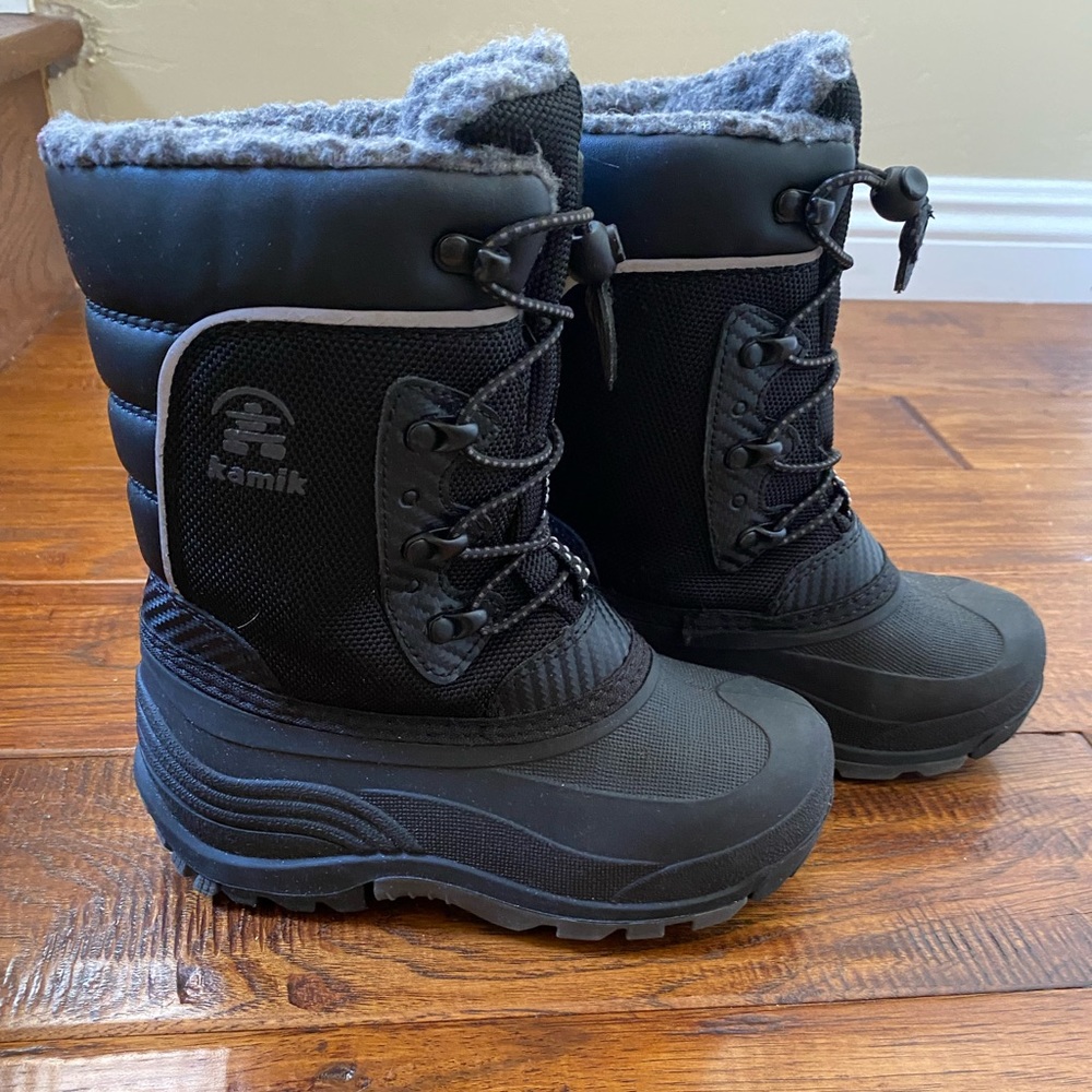 Kamik kids snow boots size 13 NEW